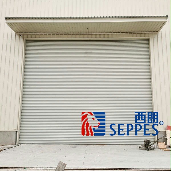 鋼結(jié)構(gòu)廠房鋼制抗風(fēng)卷簾門